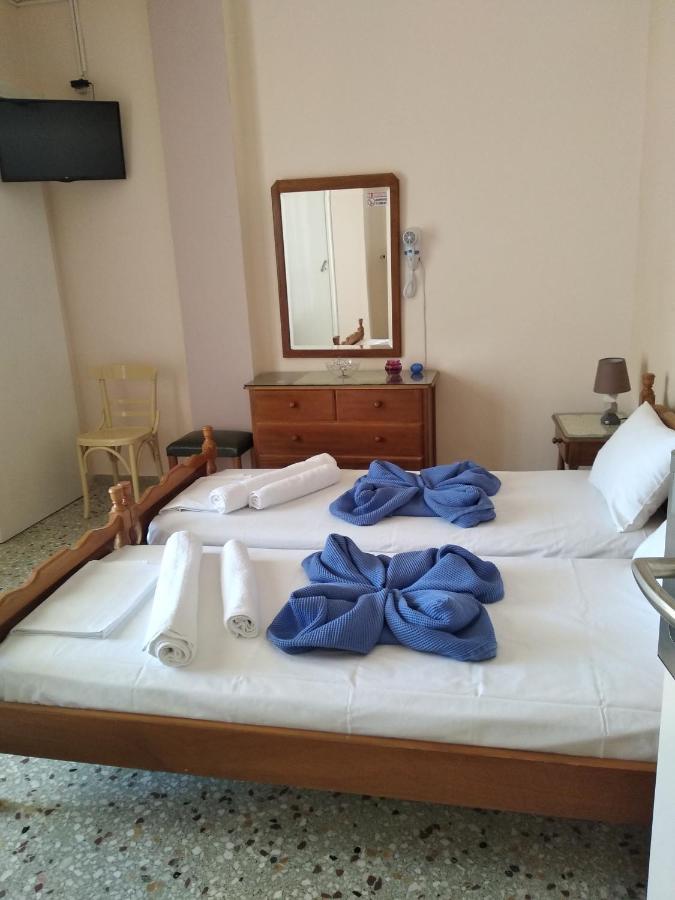 Finikas Rooms Agia Marina  Eksteriør bilde