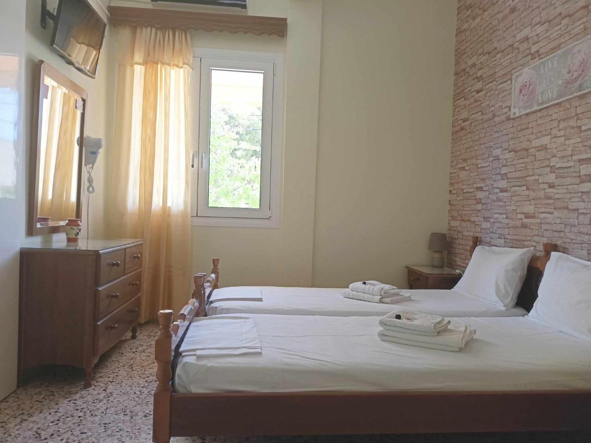 Finikas Rooms Agia Marina  Eksteriør bilde