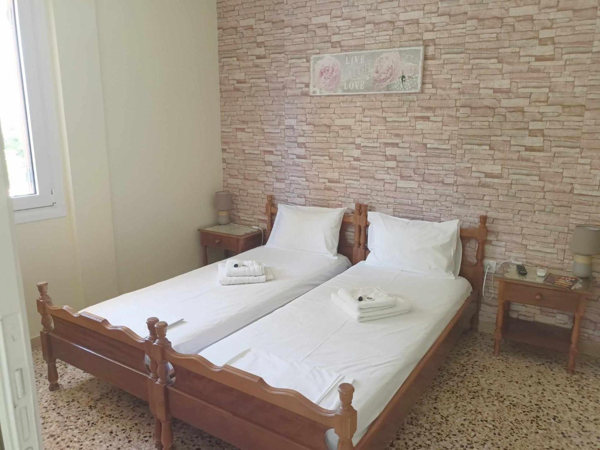 Finikas Rooms Agia Marina  Eksteriør bilde