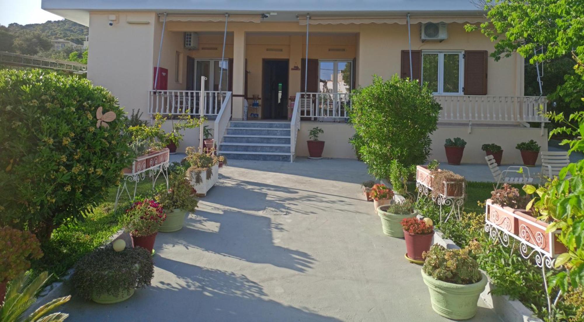 Finikas Rooms Agia Marina  Eksteriør bilde
