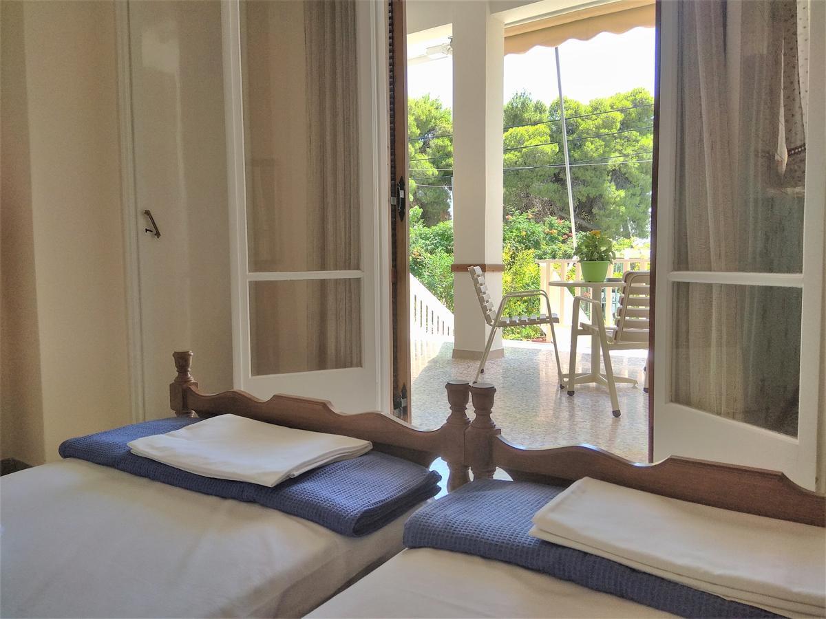 Finikas Rooms Agia Marina  Eksteriør bilde