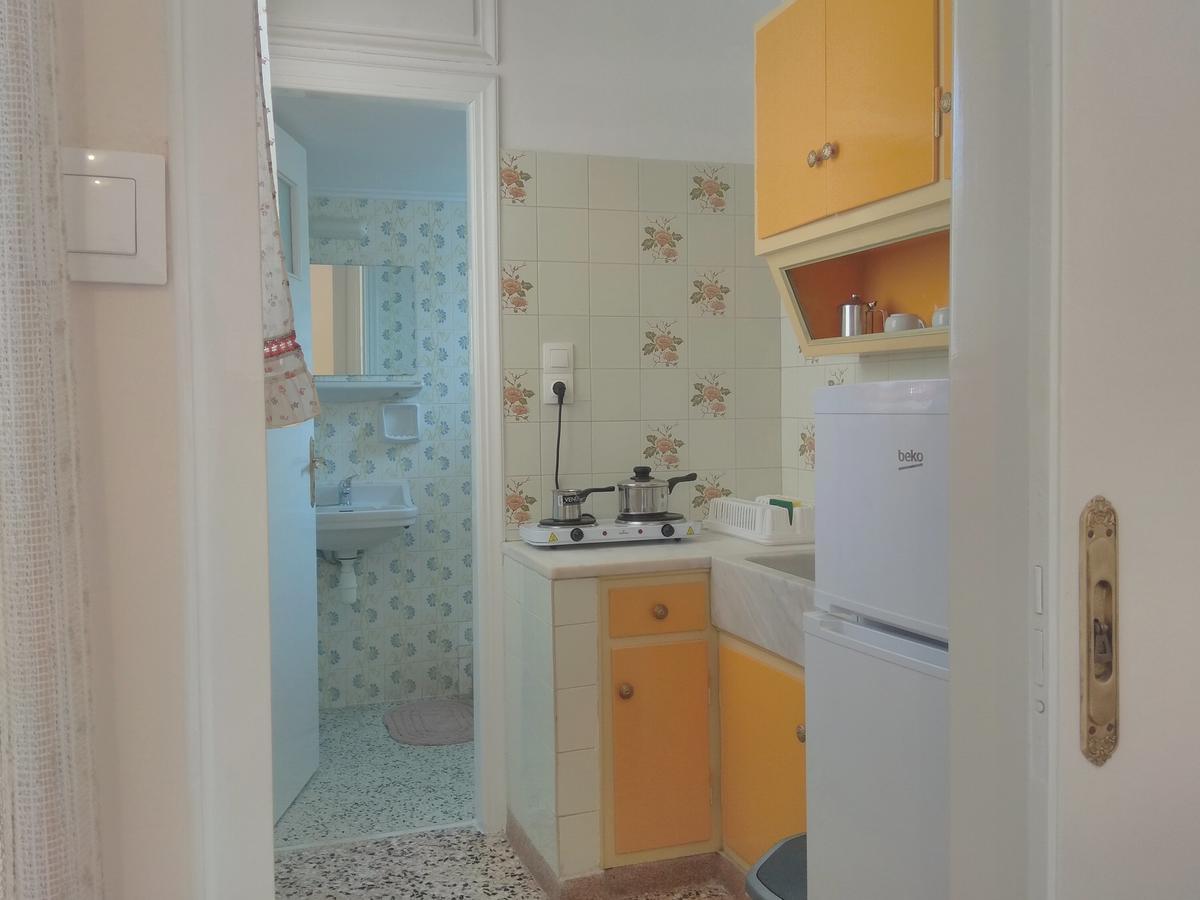 Finikas Rooms Agia Marina  Eksteriør bilde