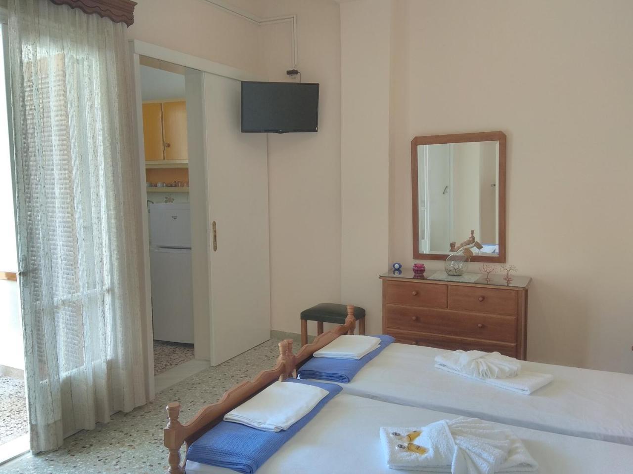 Finikas Rooms Agia Marina  Eksteriør bilde