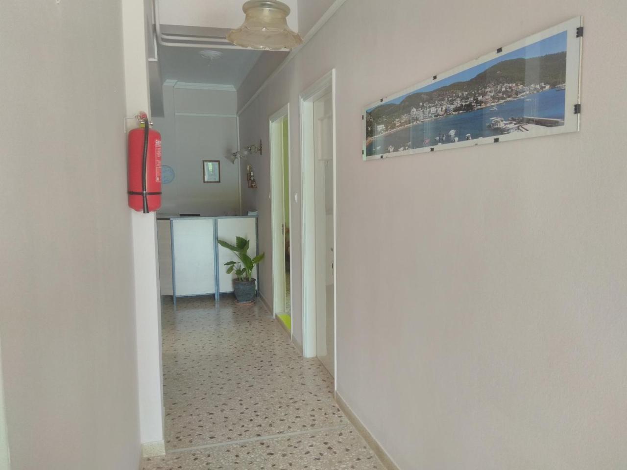 Finikas Rooms Agia Marina  Eksteriør bilde