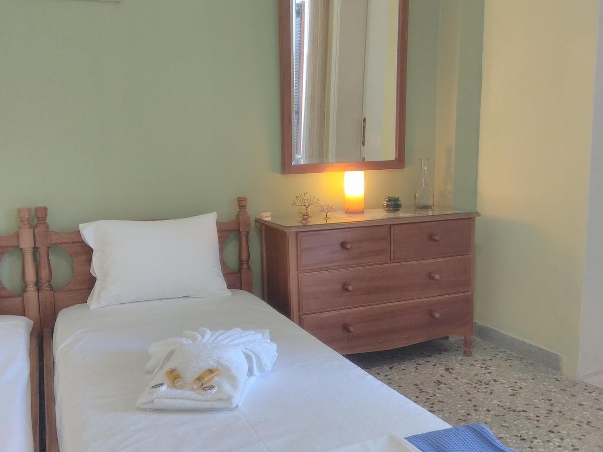 Finikas Rooms Agia Marina  Eksteriør bilde
