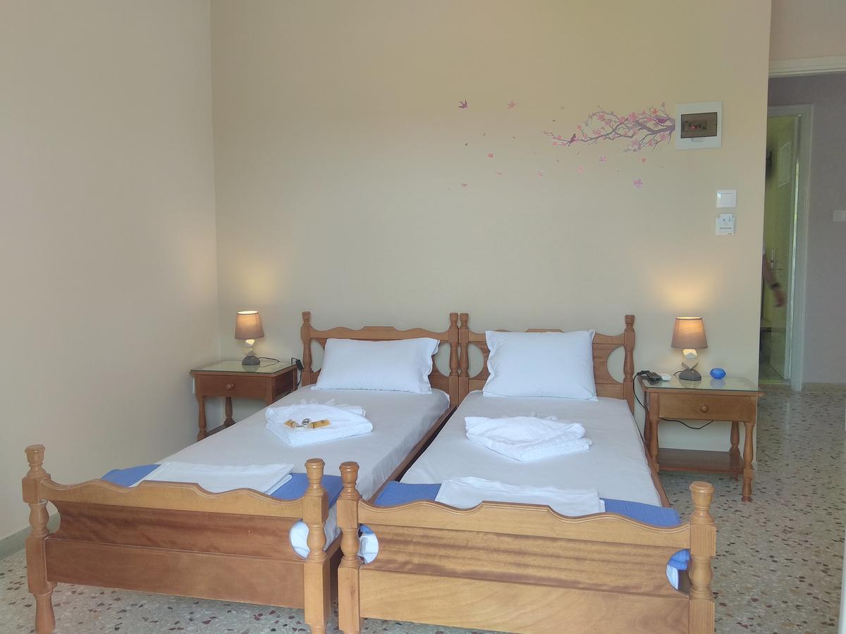 Finikas Rooms Agia Marina  Eksteriør bilde
